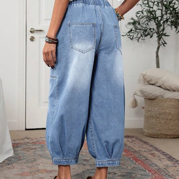 Light Wash Casual Women's Pocketed Relaxed Flared Jeans - Picture 4 of 7